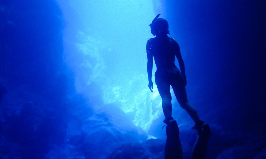青の洞窟でのシュノーケリングの魅力とは？